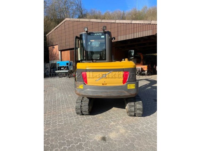 Volvo Bagger hinten