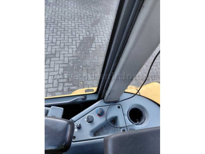 Innenraum - kleiner Riss im Kunststoff Türholm