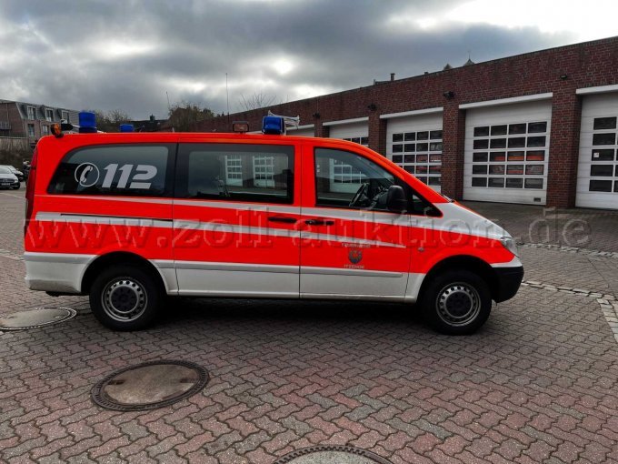 rechte Seitenansicht Vorausrüstwagen