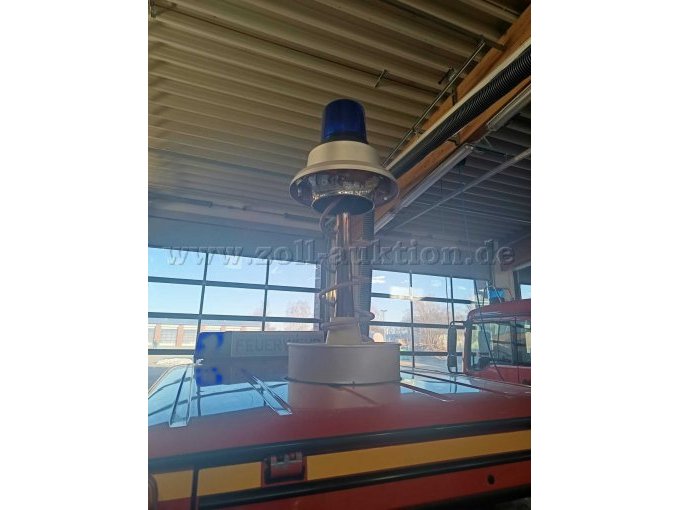 Lichtmast halb ausgefahren