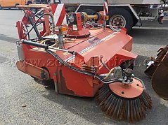 Frontansicht Kehrmaschine