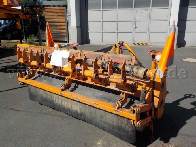 1 Vorbaukehrmaschine Schmidt Typ VKS 4.2 – foto 4 – kavel bij Zoll-Auktion, Würzburg