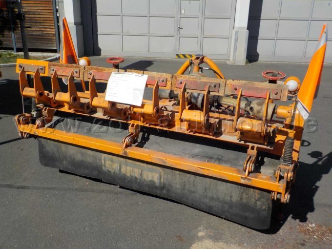1 Vorbaukehrmaschine Schmidt Typ VKS 4.2 – foto 2 – kavel bij Zoll-Auktion, Würzburg