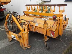 Heck- und Seitenansicht Kehrmaschine