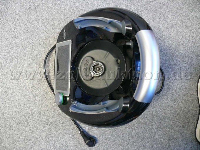 Thermomix TM6, Blick in die Mixtopfaufnahme und Verschmutzungen an Mixtopfhalterung