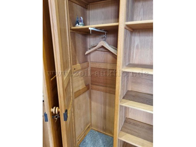 Garderobenschrank innen