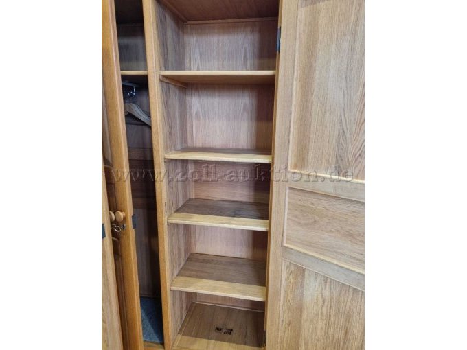 Garderobenschrank Regale
