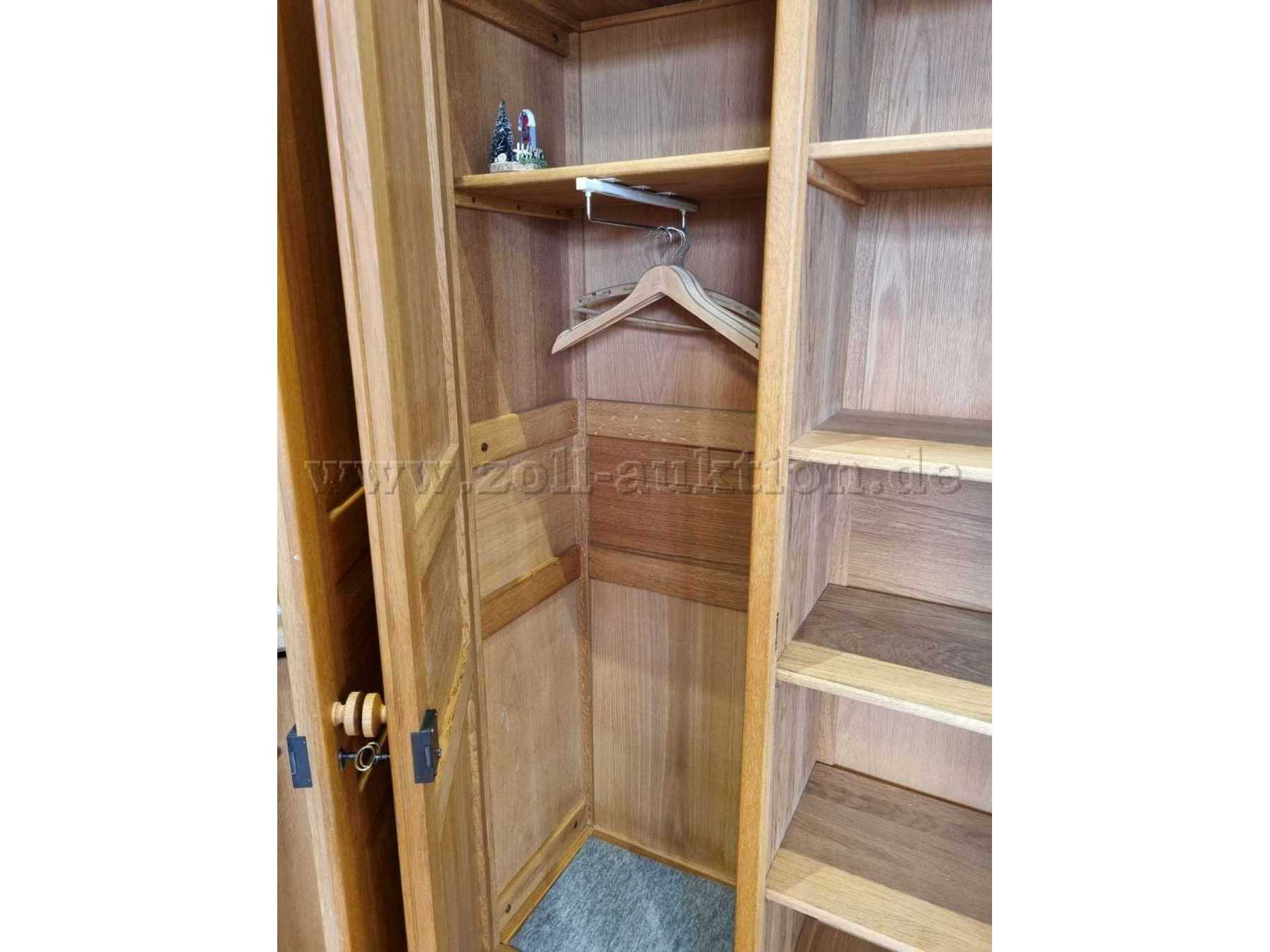 Garderobenschrank innen