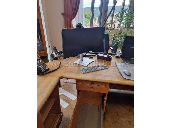 Schreibtisch mit Schubladenturm