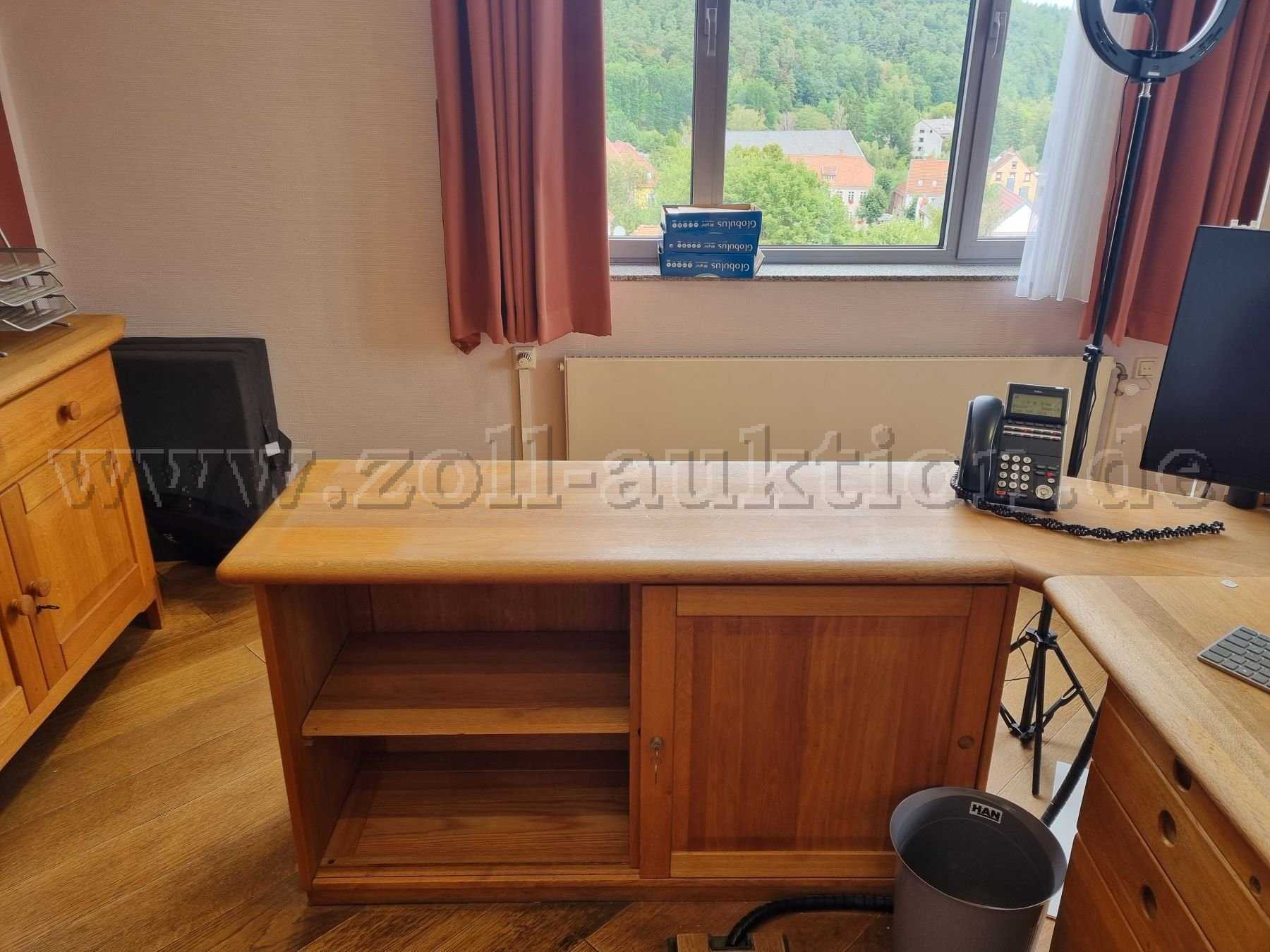 Schreibtisch seitlich