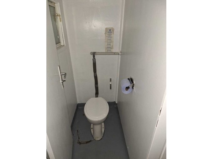 Innenansicht, einzelne Toilettenkabine
