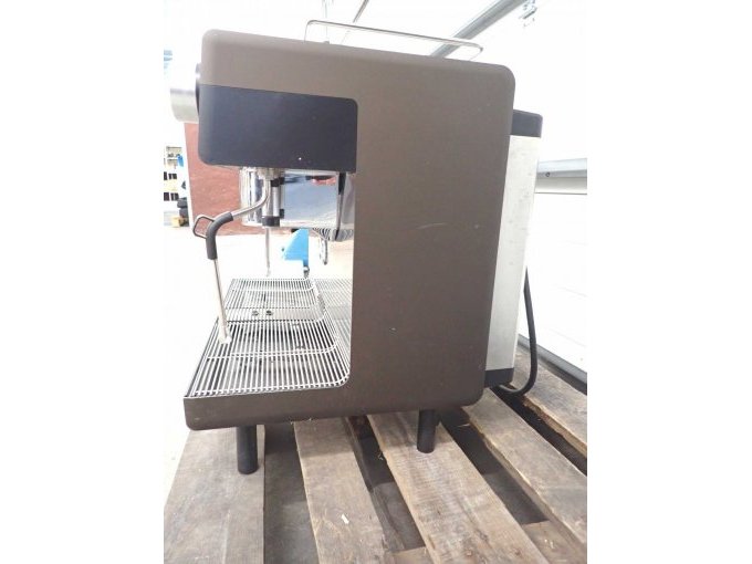 Kaffeemaschine seitlich, andere Seite