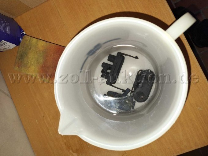 Kaffeedüsen zur Reinigung eingelegt