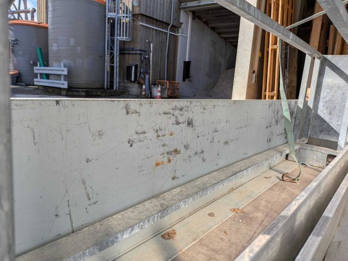 Ladebordwände innen und außer zerkratzt