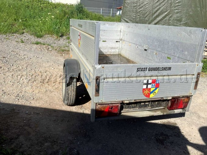 Anhänger hinten links