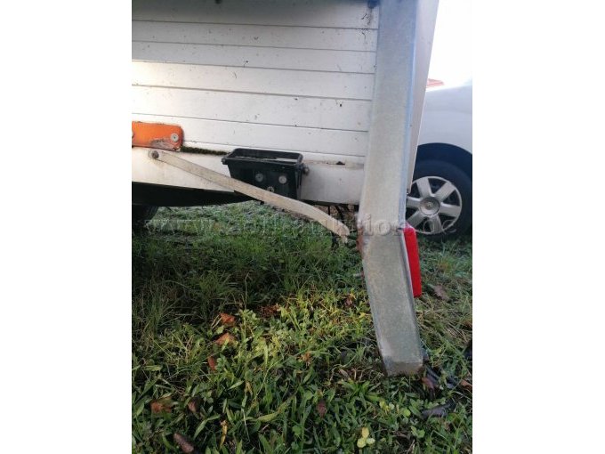 Aufbau hinten links, gebrochen