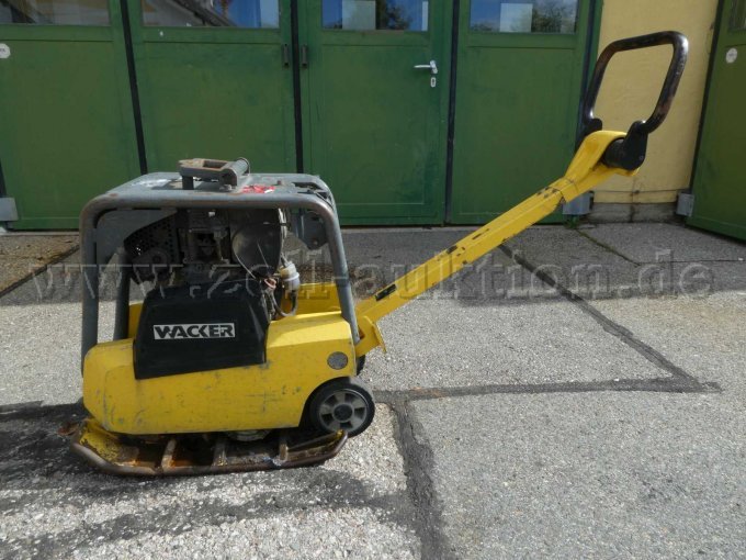 1 Wacker Neuson Rüttelplatte DPU 2550H, defekt, gebraucht: Ansicht von links