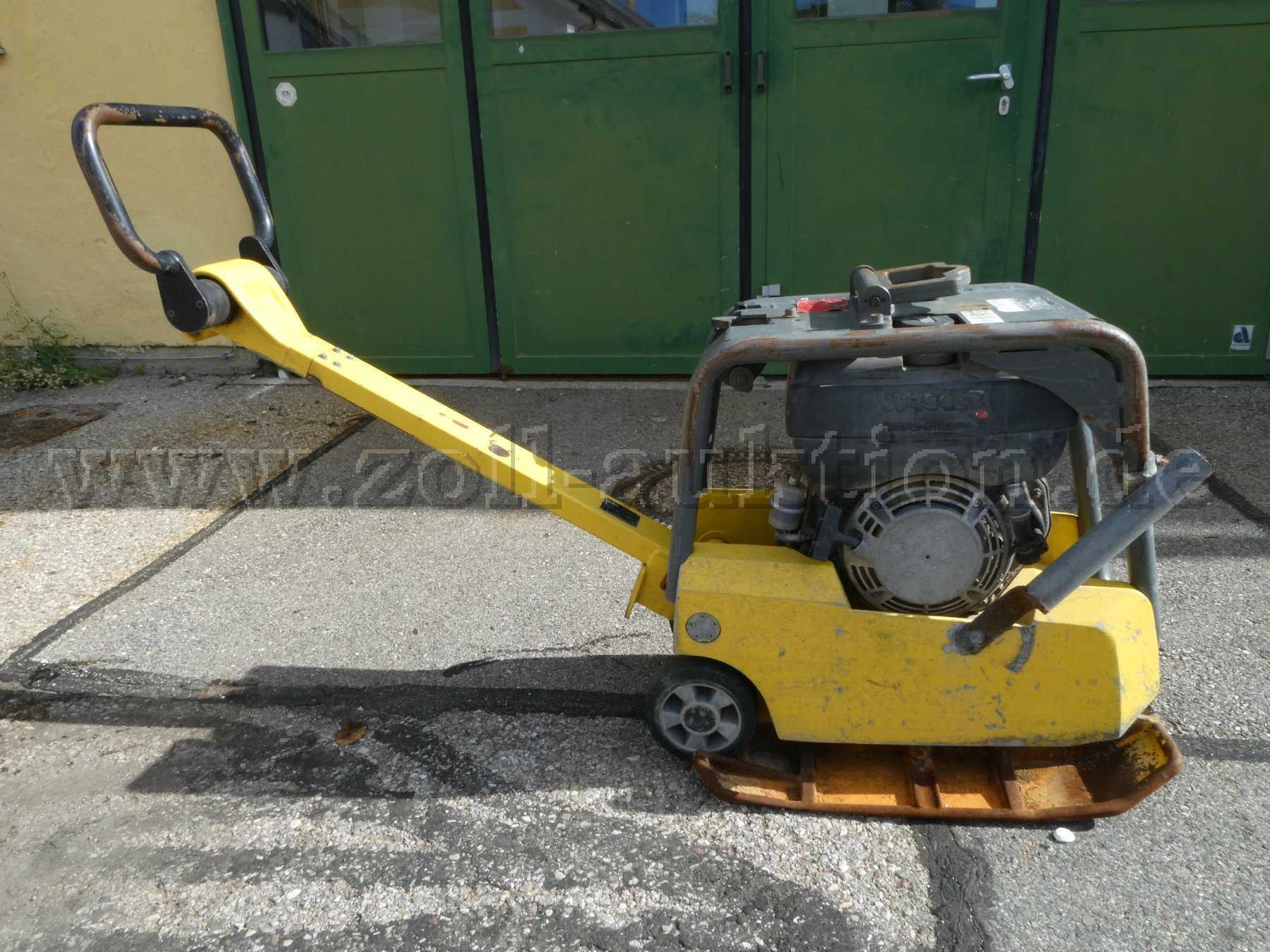 1 Wacker Neuson Rüttelplatte DPU 2550H, defekt, gebraucht: Ansicht von rechts