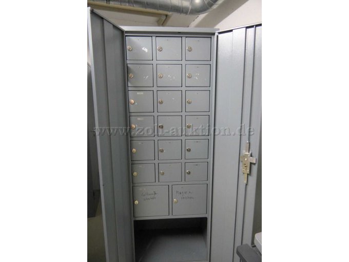 Stahlschrank, Fächer