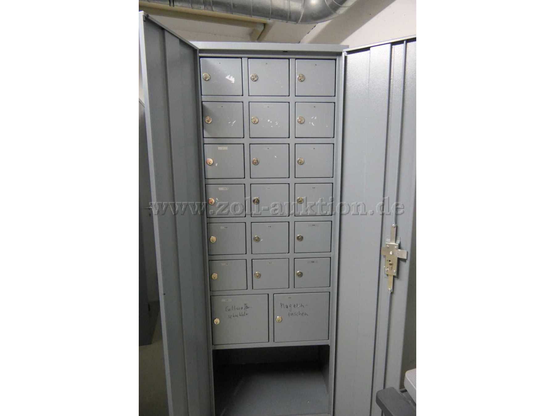 Stahlschrank, Fächer