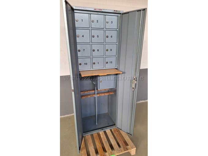 Schrank geöffnet