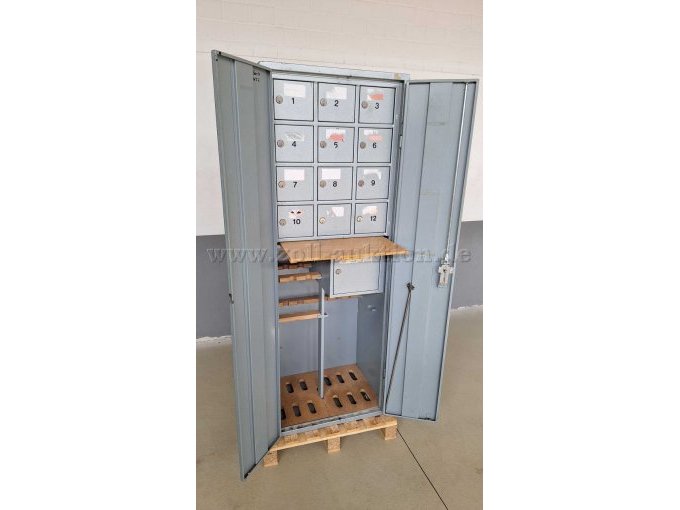 Schrank geöffnet