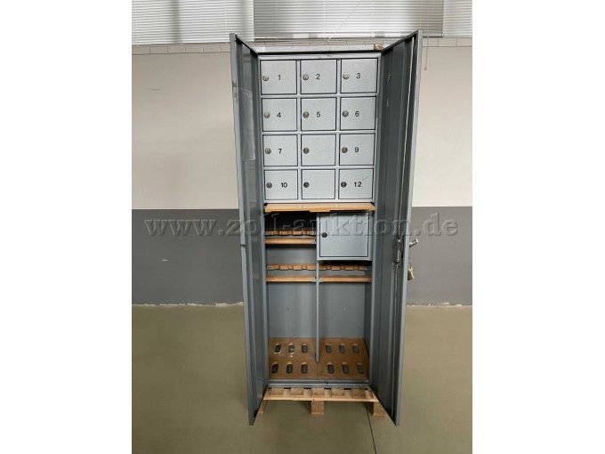 Schrank geöffnet