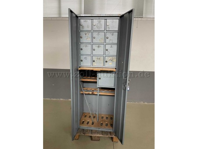 Schrank geöffnet