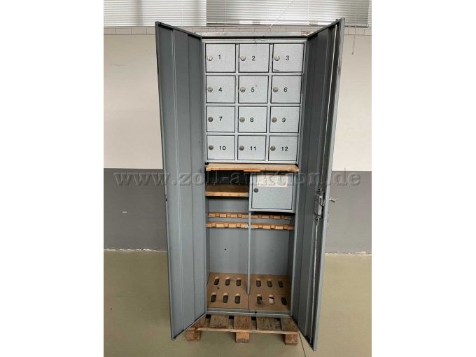 Schrank geöffnet