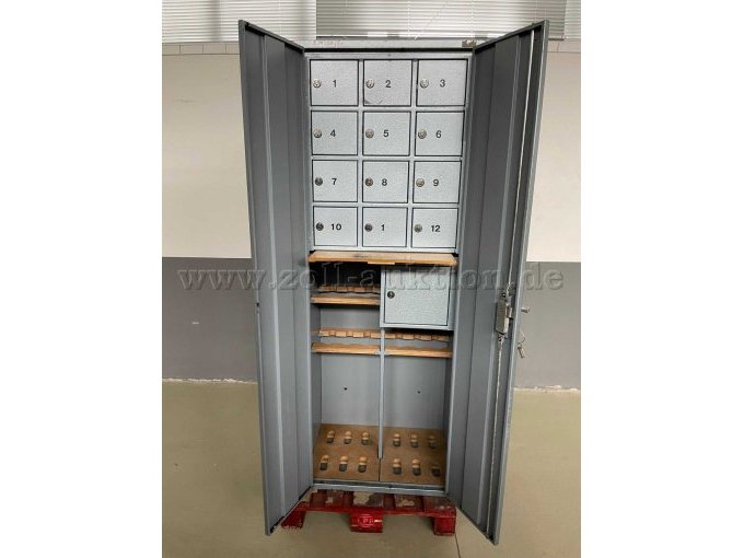 Schrank geöffnet