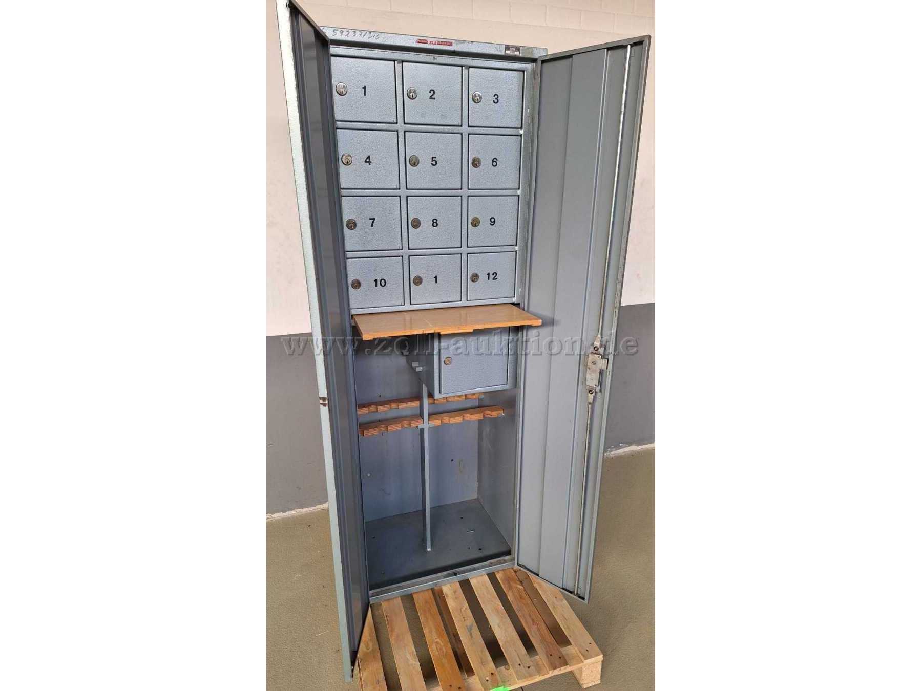 Schrank geöffnet
