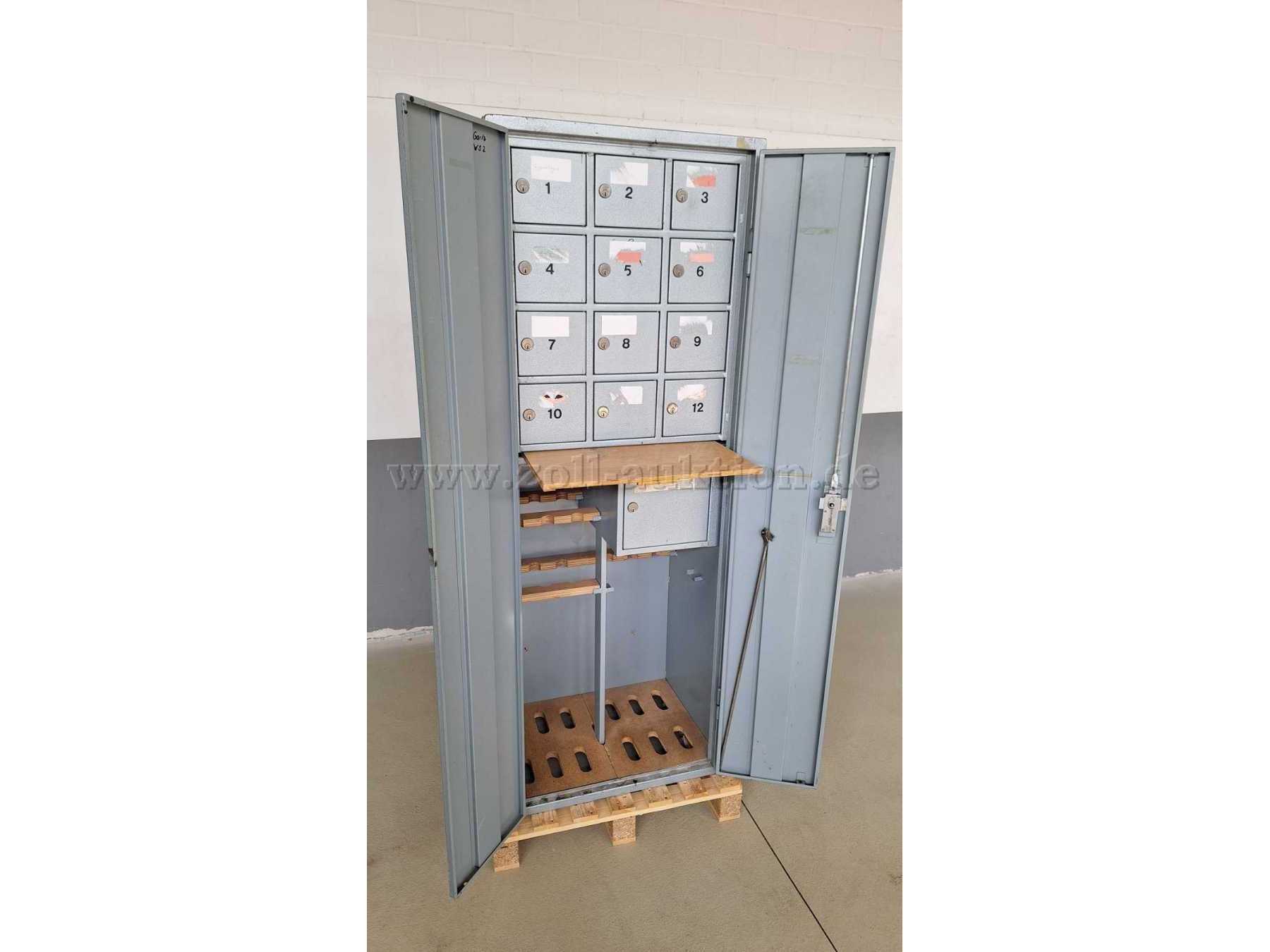 Schrank geöffnet