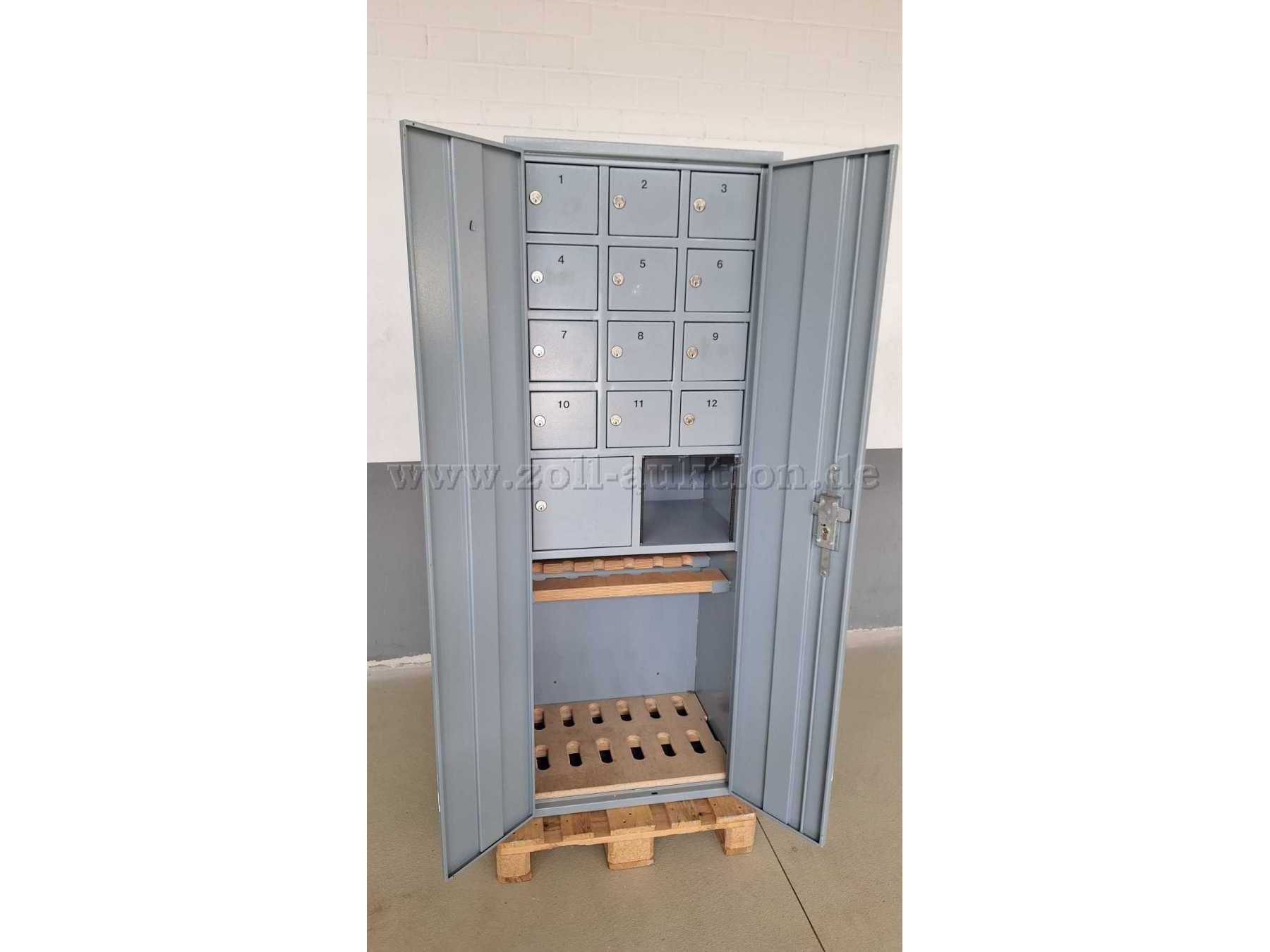 Schrank geöffnet
