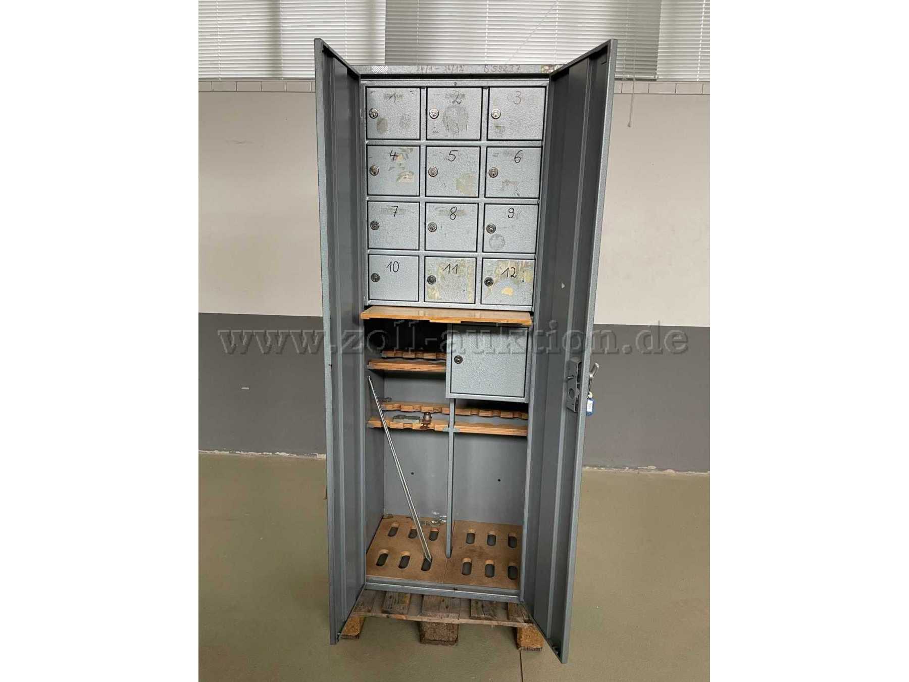 Schrank geöffnet