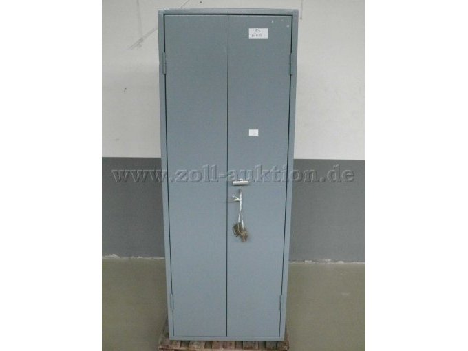 vordere Ansicht vom Schrank