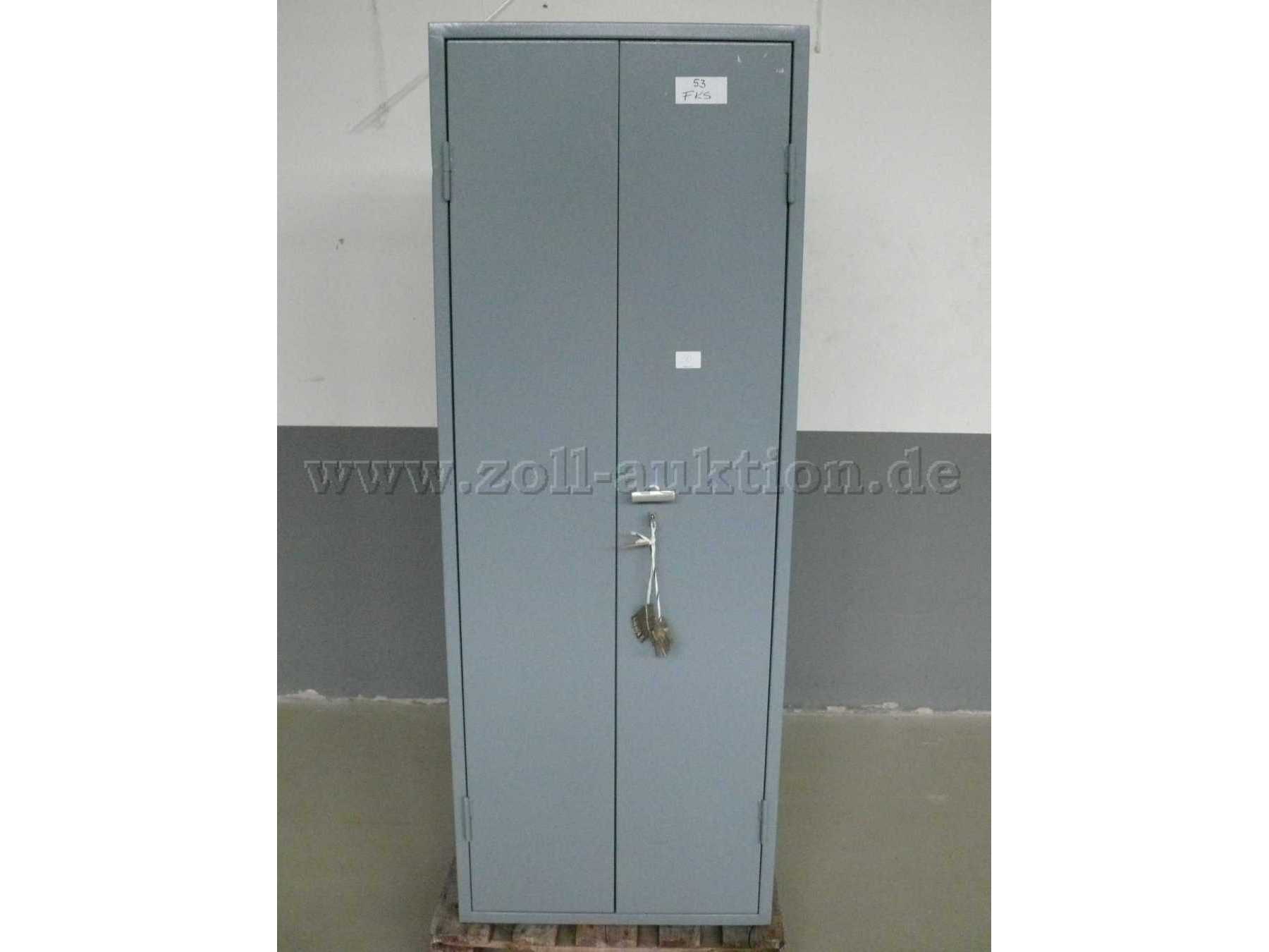 vordere Ansicht vom Schrank