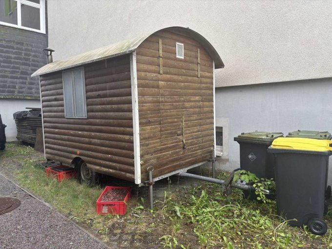 Waldarbeiterschutzwagen- Ansicht von der Deichsel