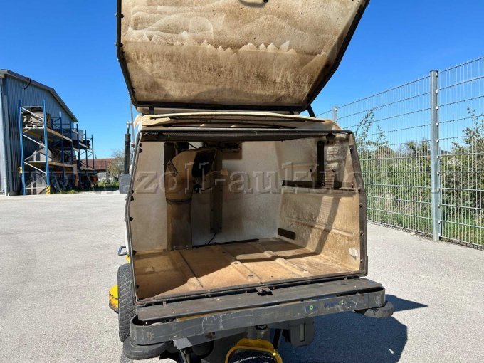 Grasbehälter geöffnet