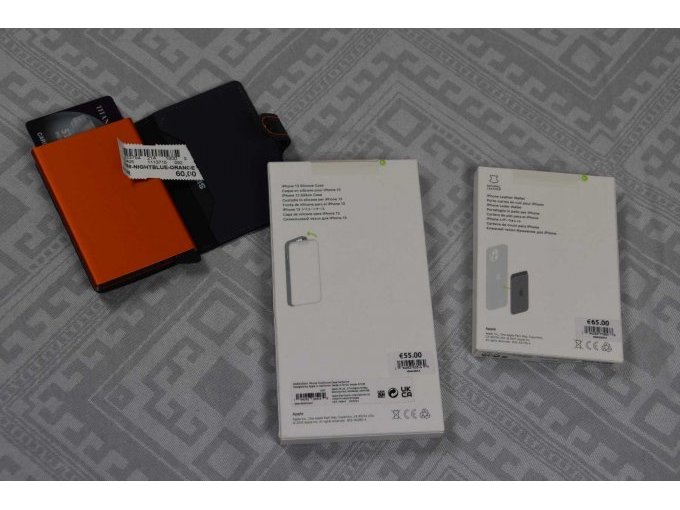 Wallet "Secrid" sowie 1 Silicon Case & 1 Leder Wallet von „Apple” - Neuware