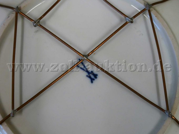 Detailansicht Rückseite mit unterglasur blaue Schwerter