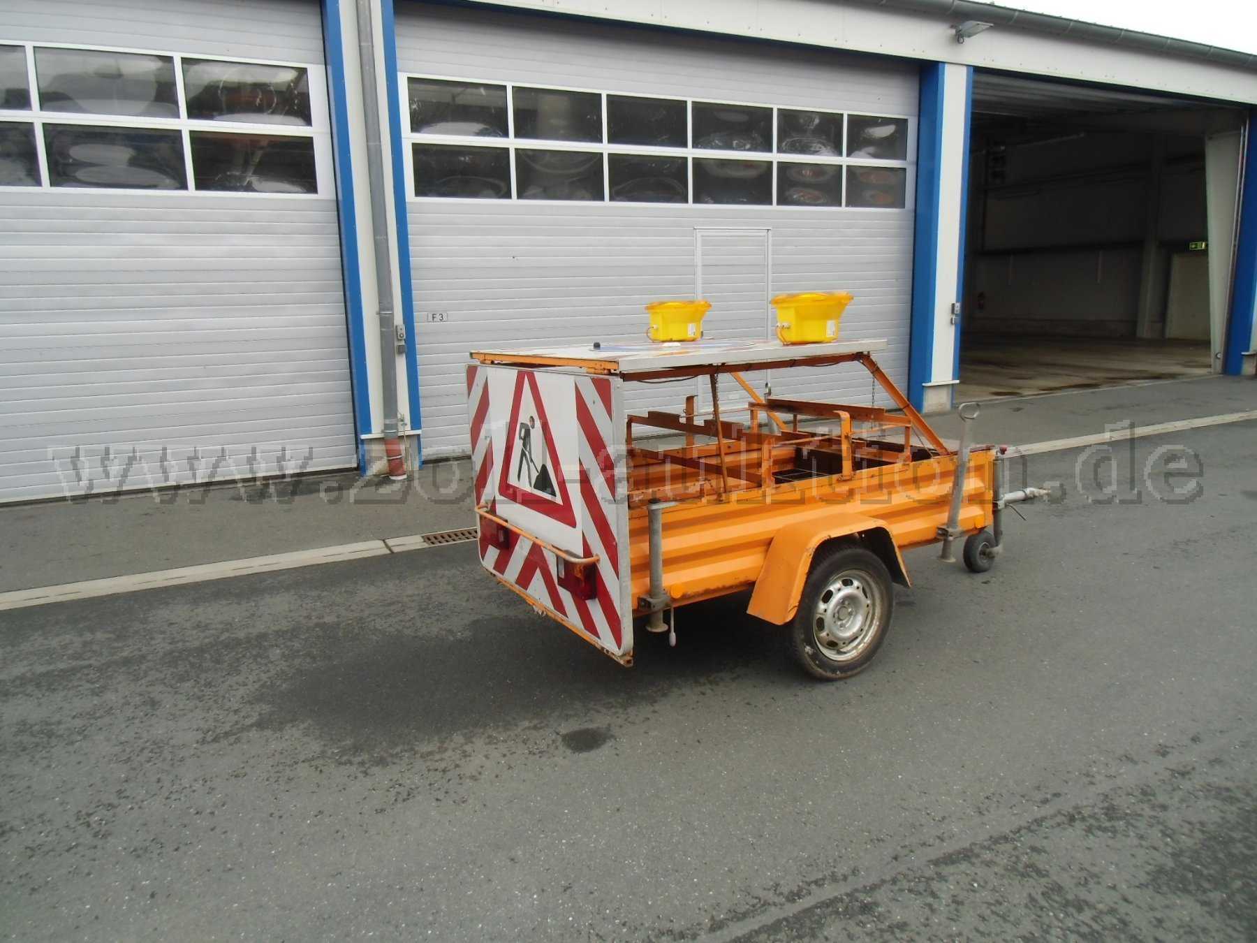 Warntafel eingeklappt