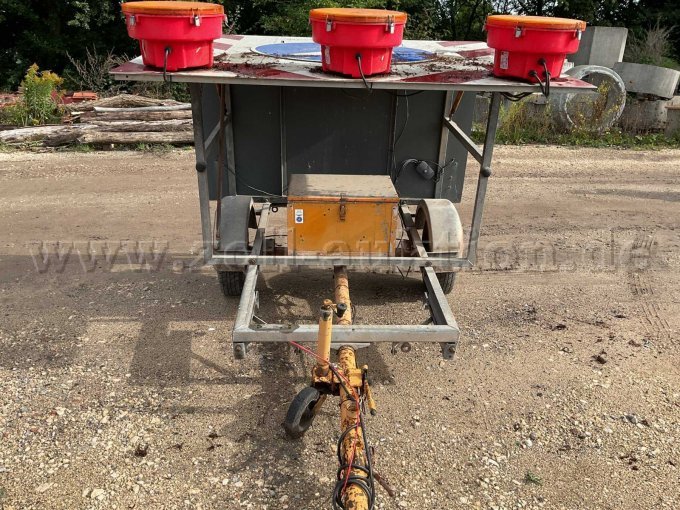 Frontansicht Anhänger