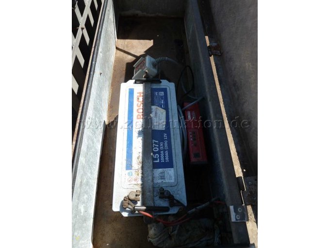 Batterie im Batteriekasten