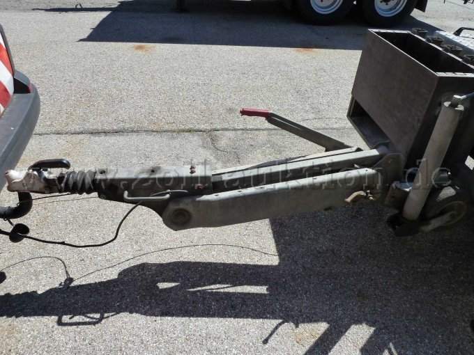 Zugdeichsel von links