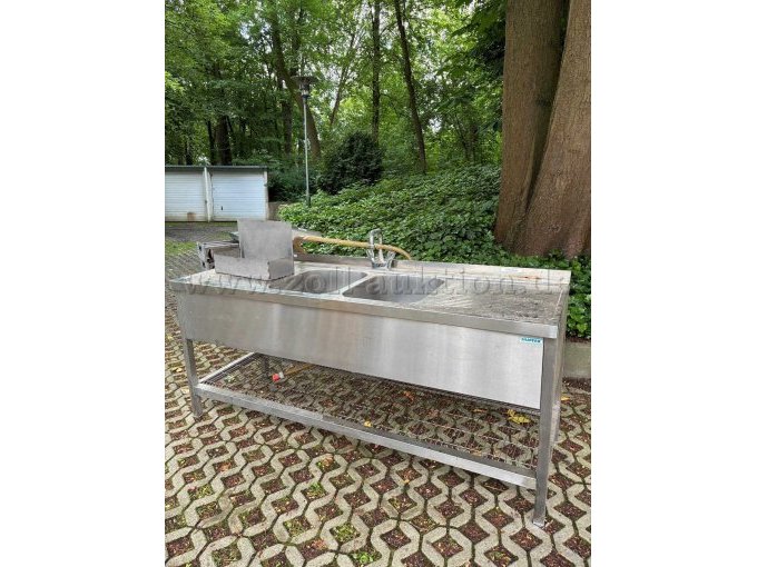 Waschbecken mit Unterschrank - schräg