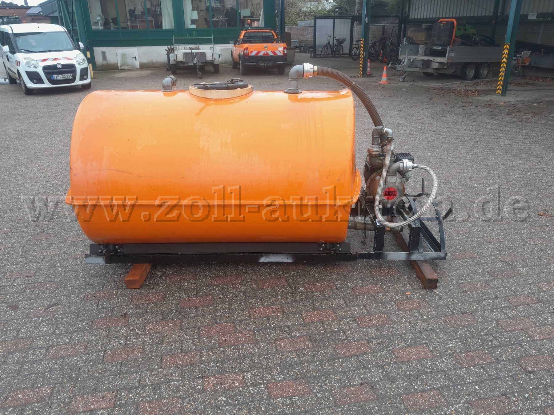 Wasserfass mit Pumpe