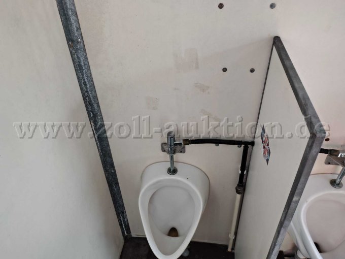 Innenraumansicht Sicht auf ein Hängeurinal von oben