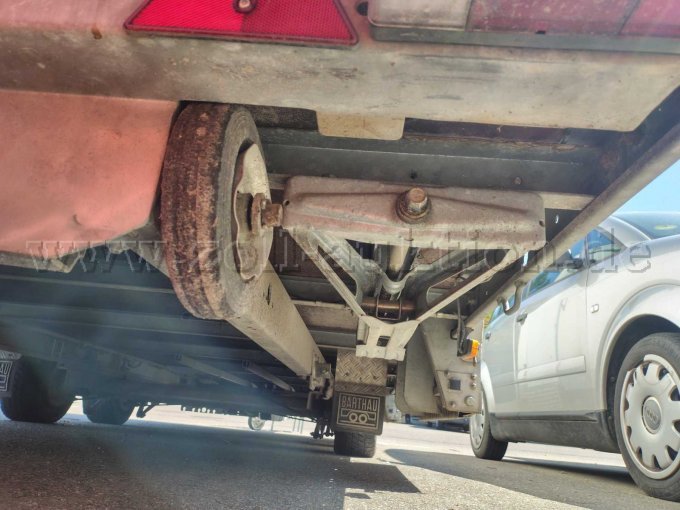 Anhengerunterseite von hinten rechts