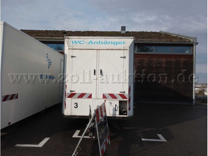 WC Anhänger Frontansicht