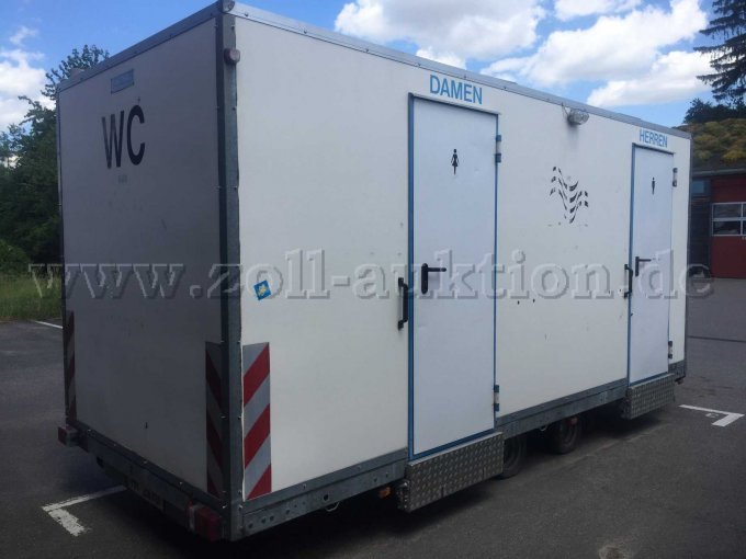 WC Anhänger von hinten rechts Ansicht auf den Zugang Frauen und Männer.